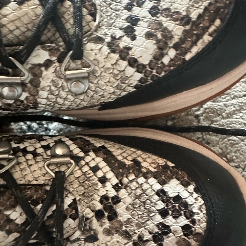 Kenneth Cole New York
Women's Maddox 2.0 Hiker Goretex Sneakers - Picture 5 of 5